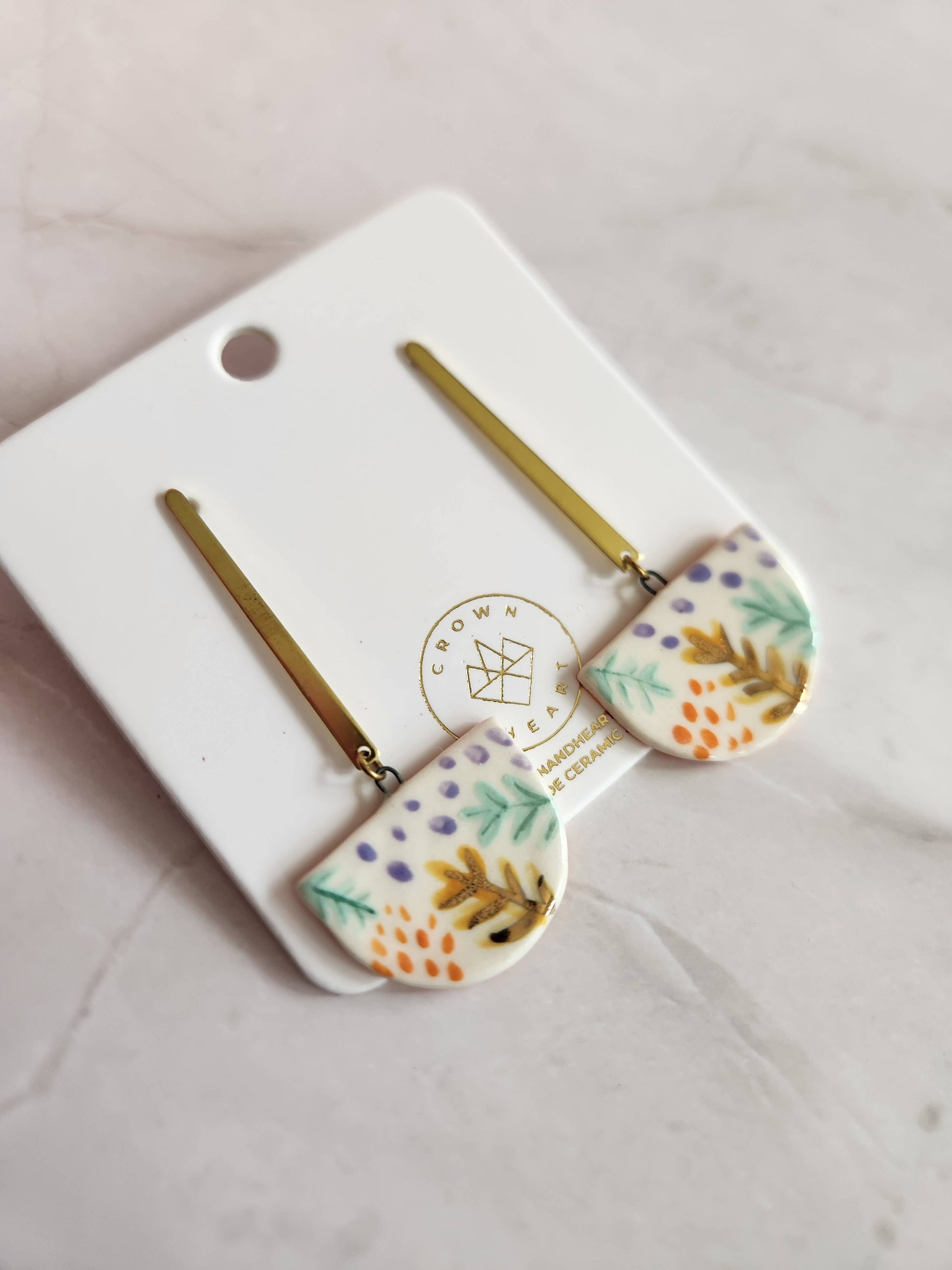 Set of floral hair pins on a white card with a brand logo.