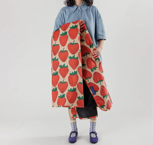 Puffy Picnic Blanket - Strawberry